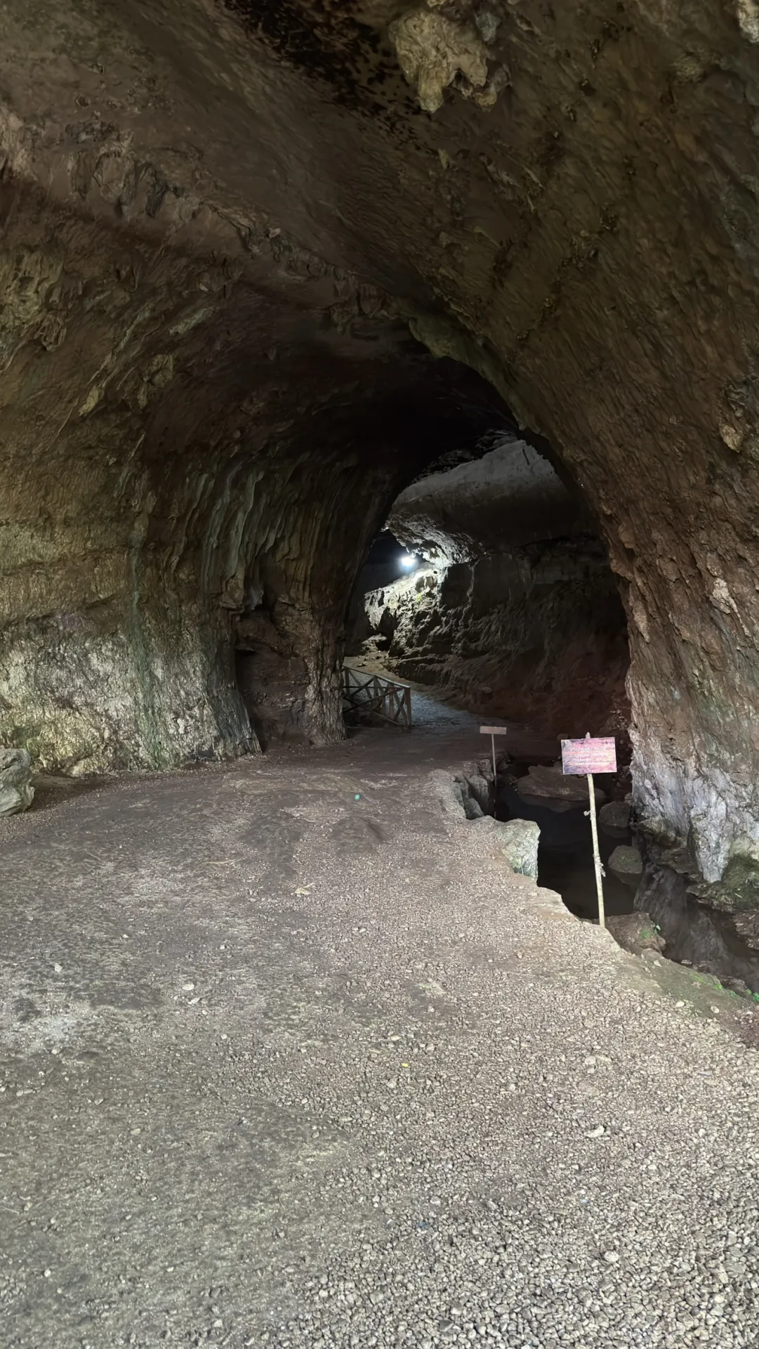 Entrada a las Grutas del Mamut