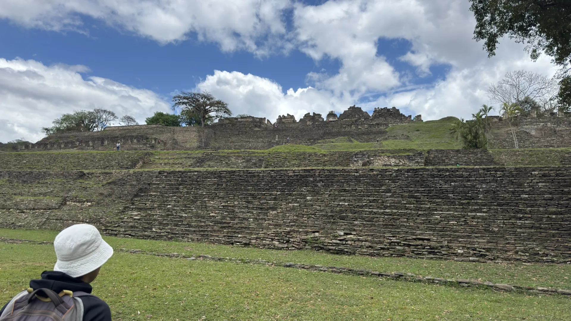 Panorámica de la gran acrópolis de Toniná