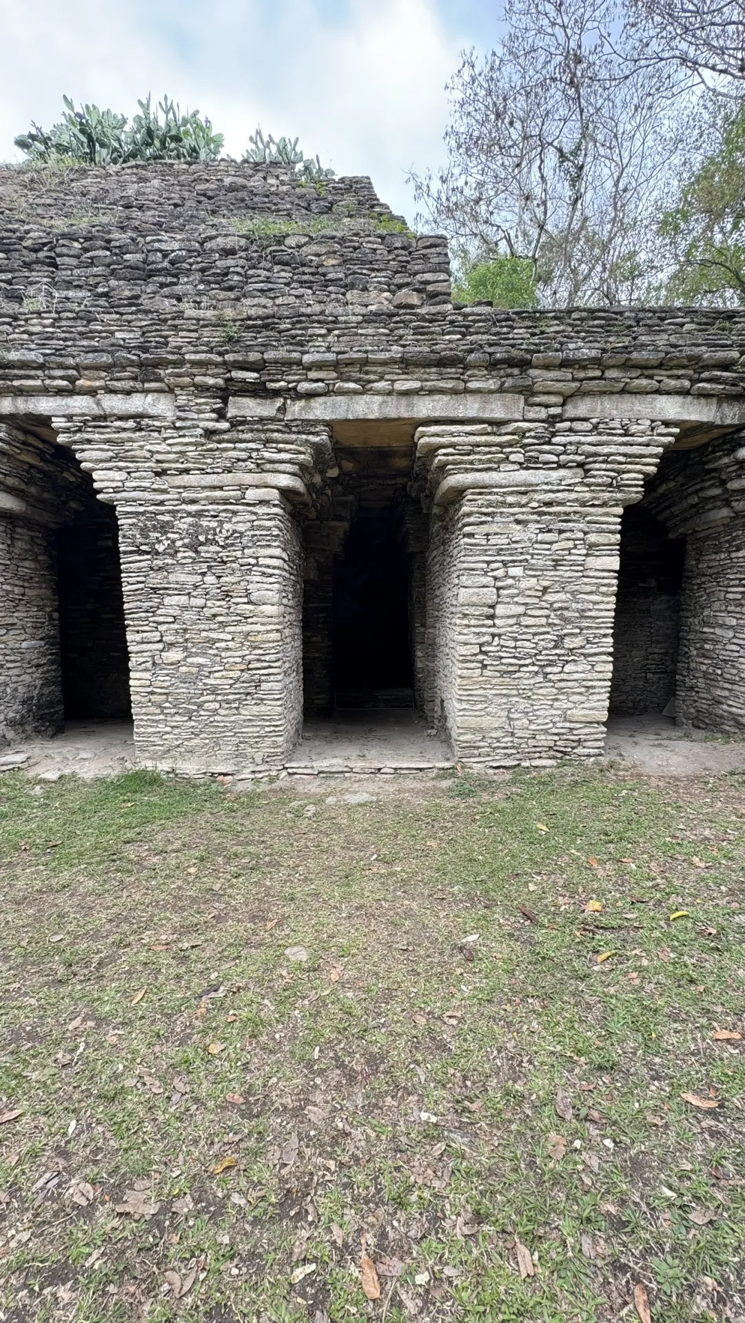 Templo de columnas en Toniná